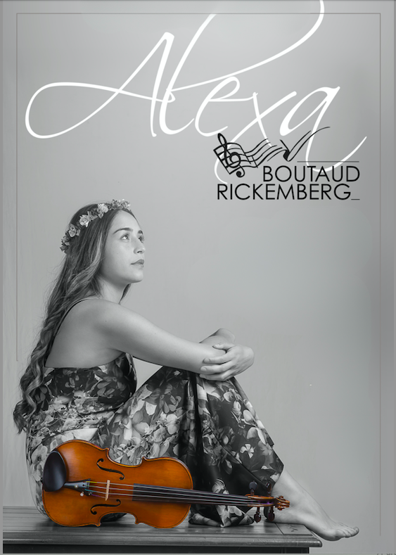 Afiche en blanco y negro de joven violinista sentada con su violín, con el nombre “Alexa Boutaud Rickemberg” en tipografía destacada.