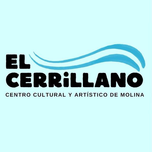 Logotipo de “El Cerrillano, Centro Cultural y Artístico de Molina” en fondo celeste con tipografía negra y líneas onduladas azules.
